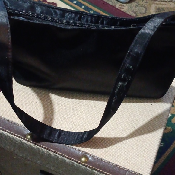 🤠Vintage Embroidered Beaded Black Satin Handbag - Picture 3 of 5